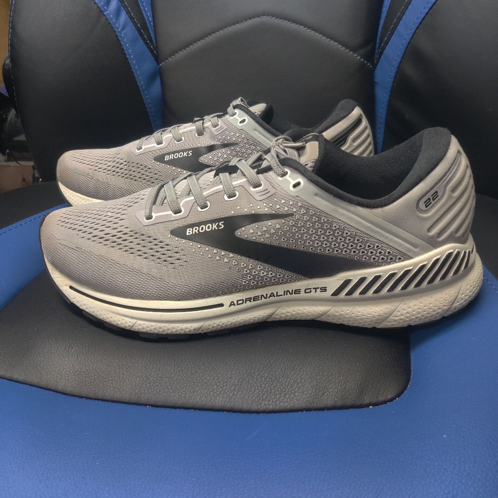 Brooks Adrenaline GTS sz 10 wide 2E